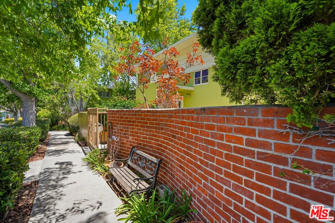 5314 Village Grn