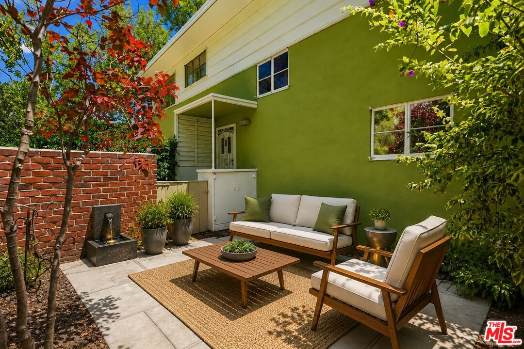 5314 Village Grn