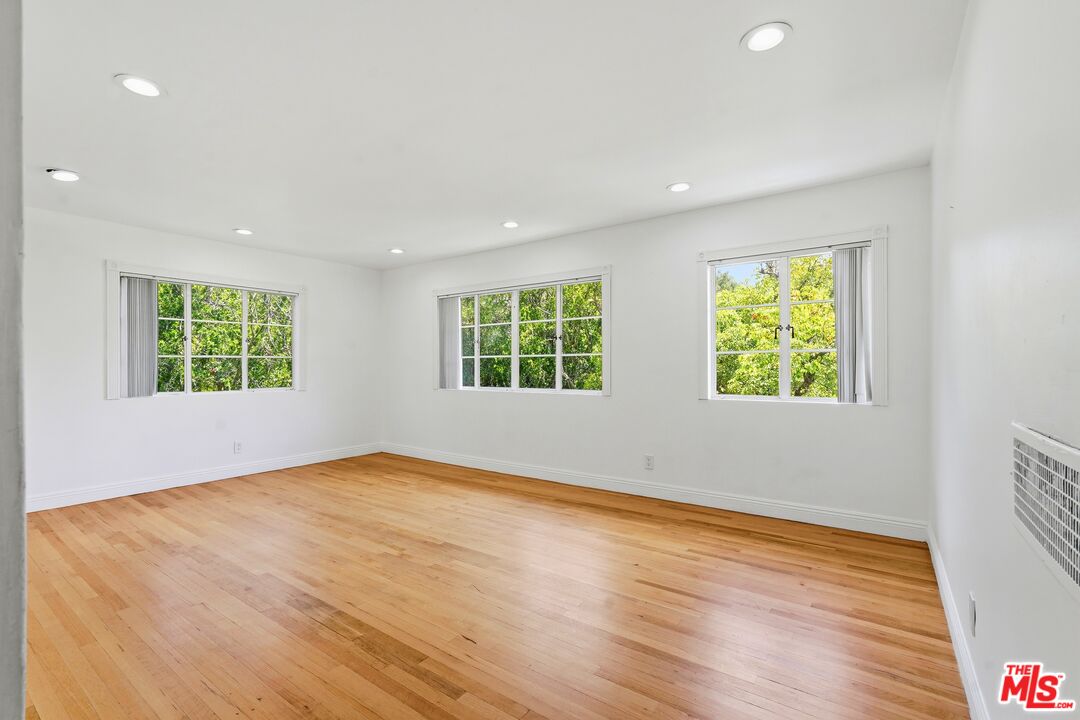 5314 Village Grn