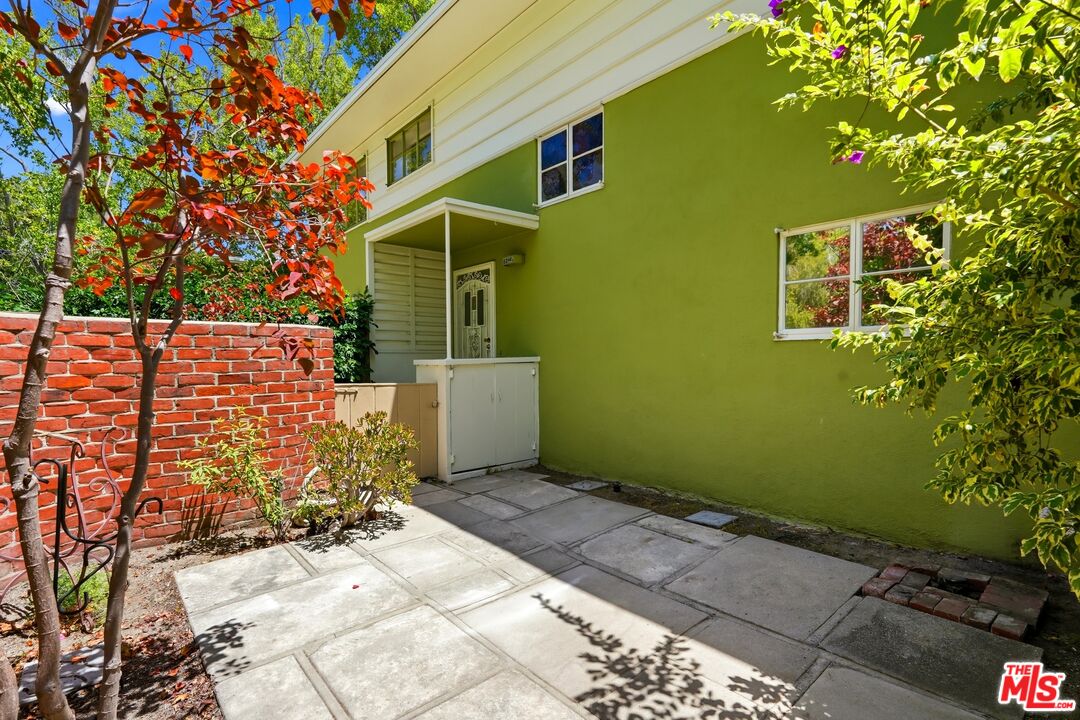 5314 Village Grn