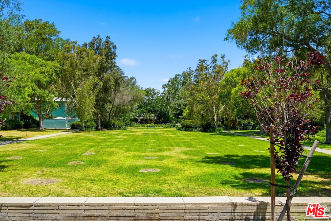 5314 Village Grn