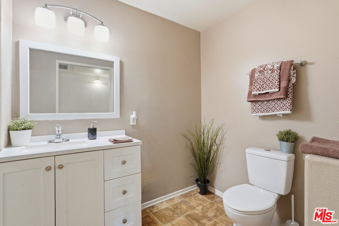 1050 Harbor Heights Dr Unit: C