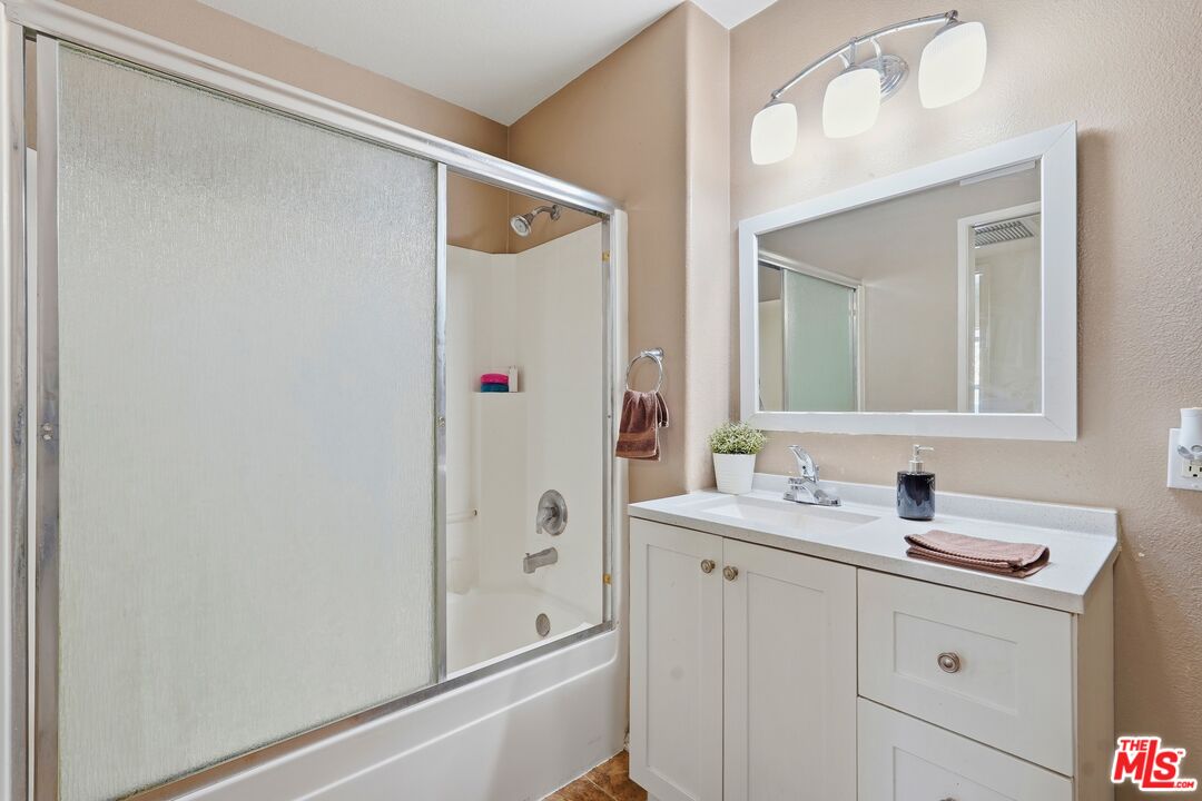 1050 Harbor Heights Dr Unit: C