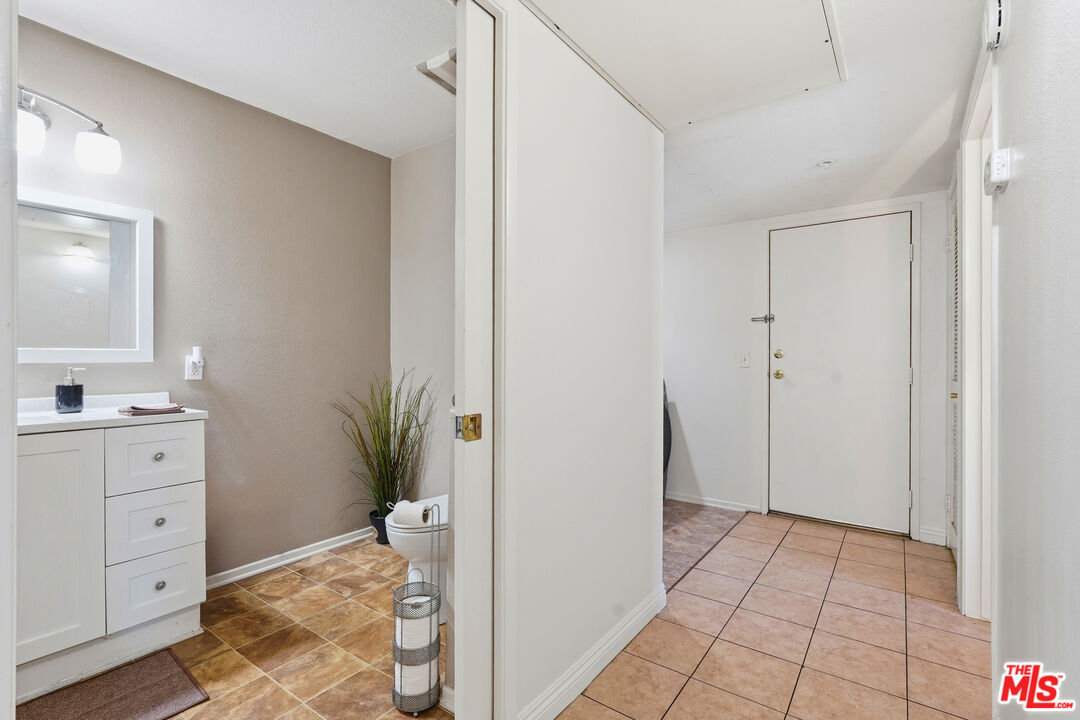 1050 Harbor Heights Dr Unit: C