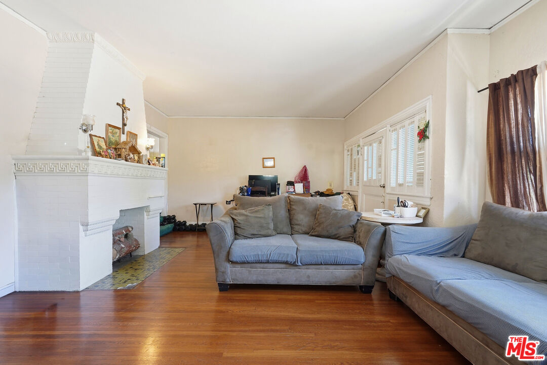 1760 W 24th St