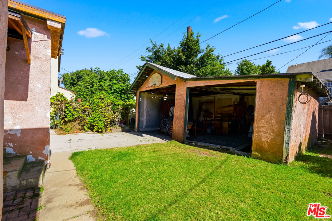 1760 W 24th St