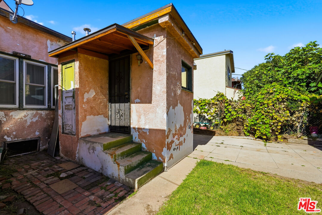 1760 W 24th St