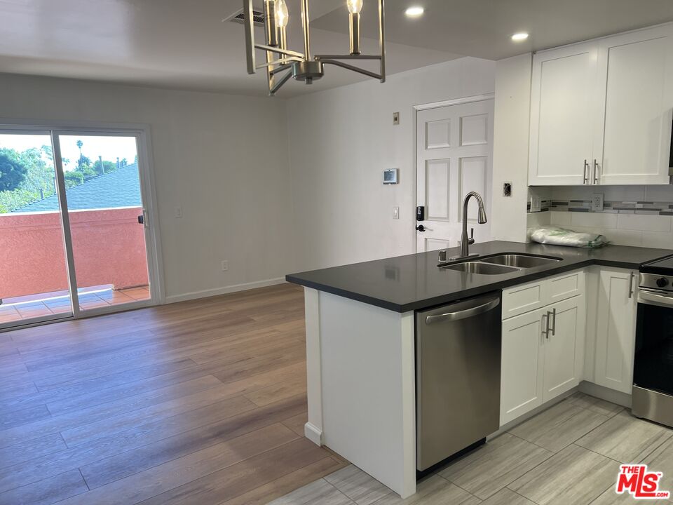 4810 S La Brea Ave Unit: 209