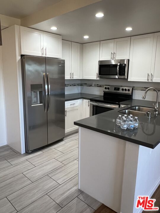 4810 S La Brea Ave Unit: 209