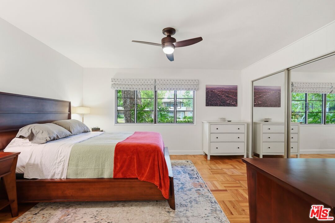 5327 Village Grn