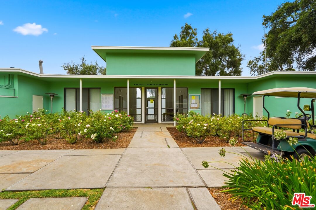 5327 Village Grn