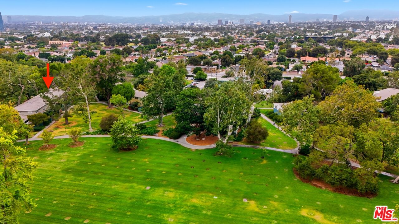 5327 Village Grn