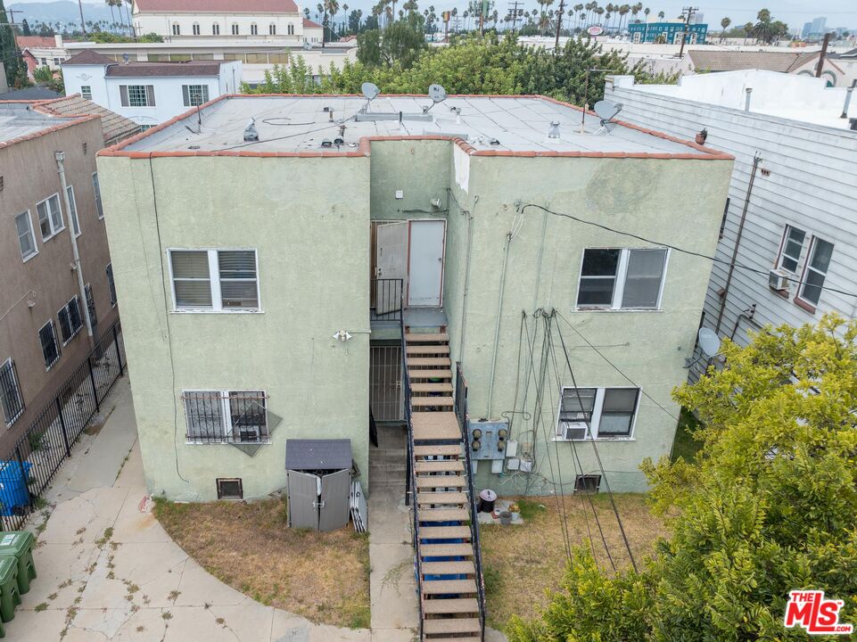 4056 W 21st St Unit: 4056-4058