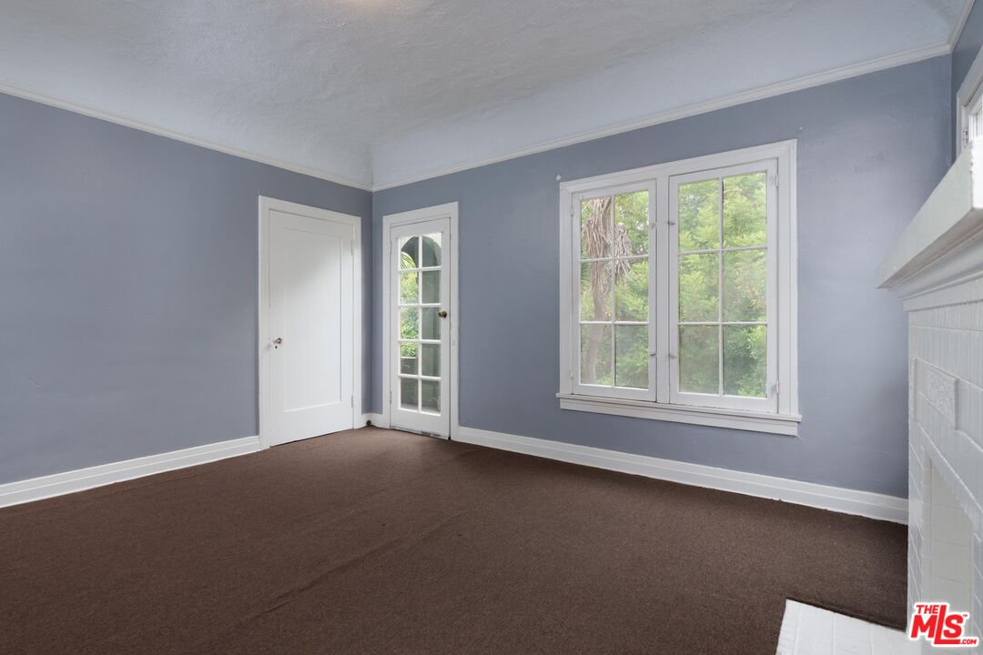 4056 W 21st St Unit: 4056-4058