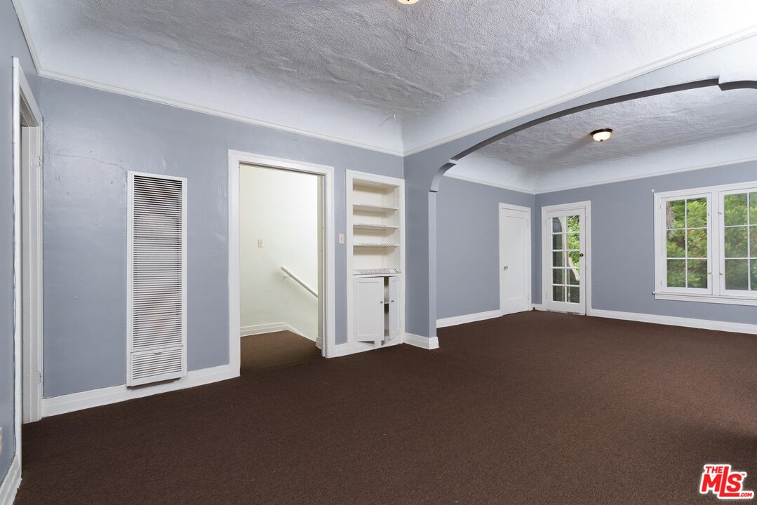 4056 W 21st St Unit: 4056-4058