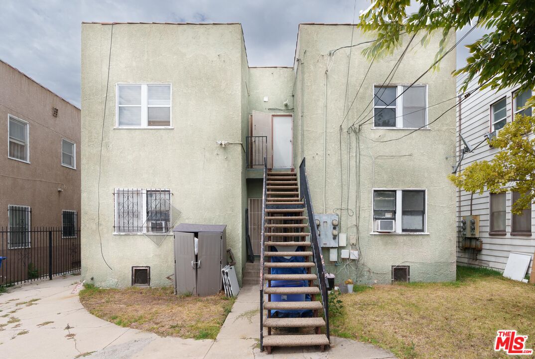 4056 W 21st St Unit: 4056-4058