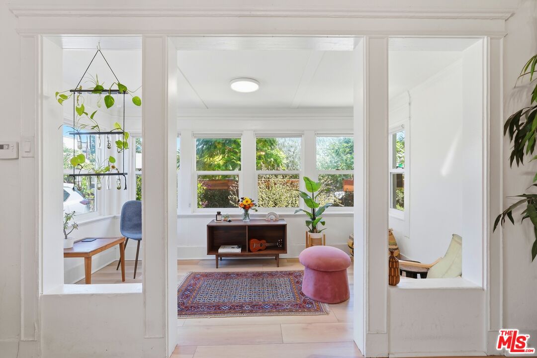 527 W 52nd St