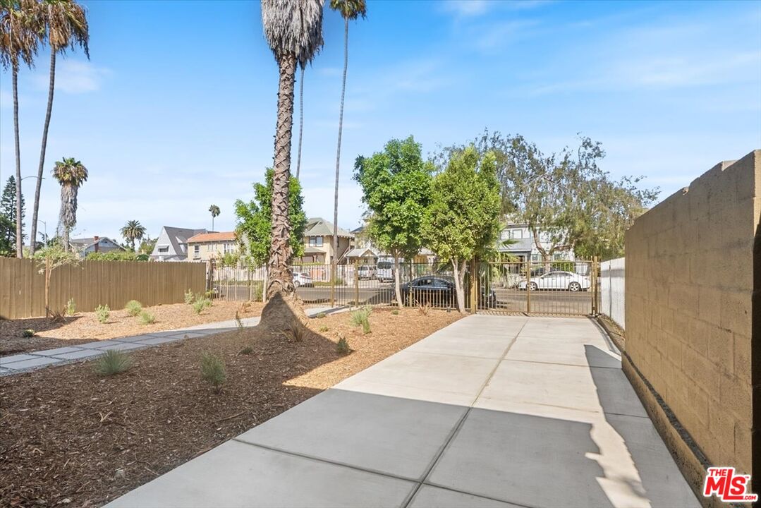 1651 S Wilton Pl
