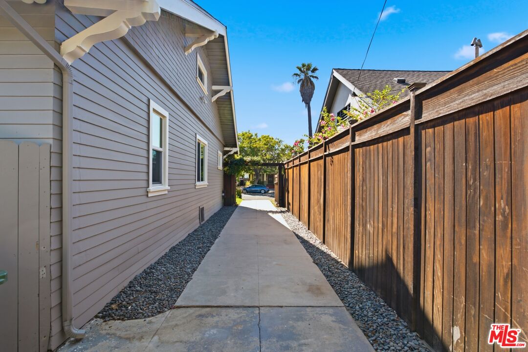 2640 S Hobart Blvd