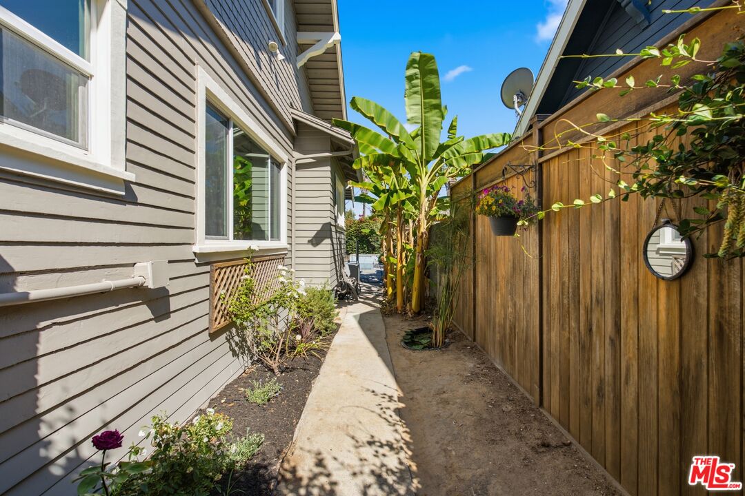 2640 S Hobart Blvd