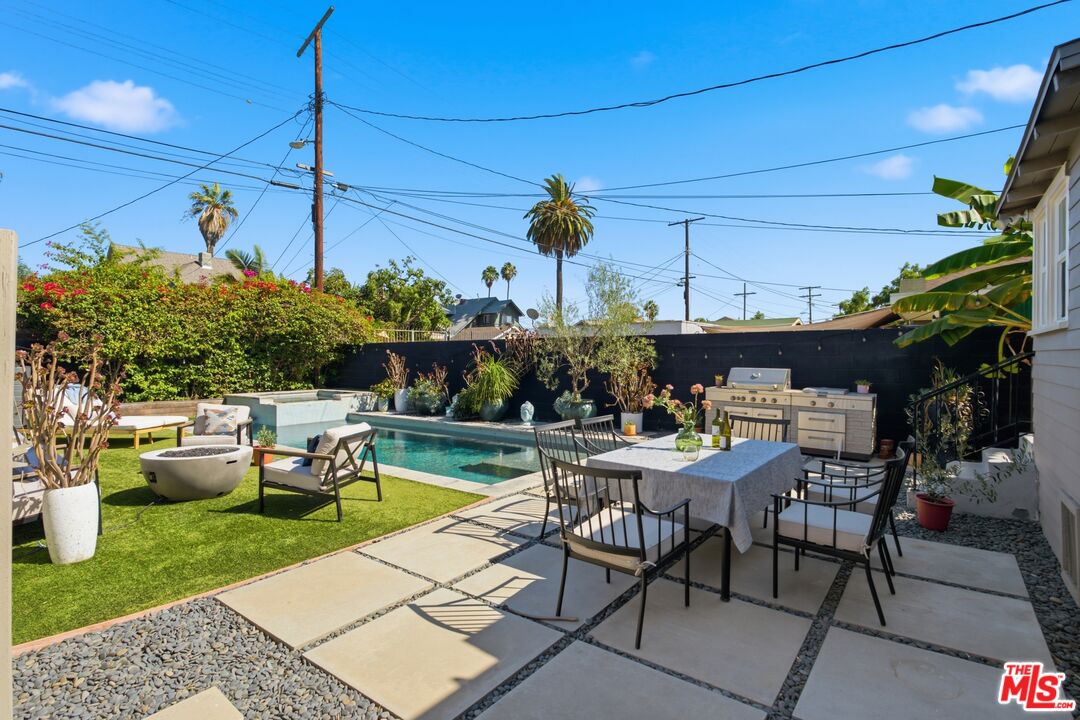 2640 S Hobart Blvd