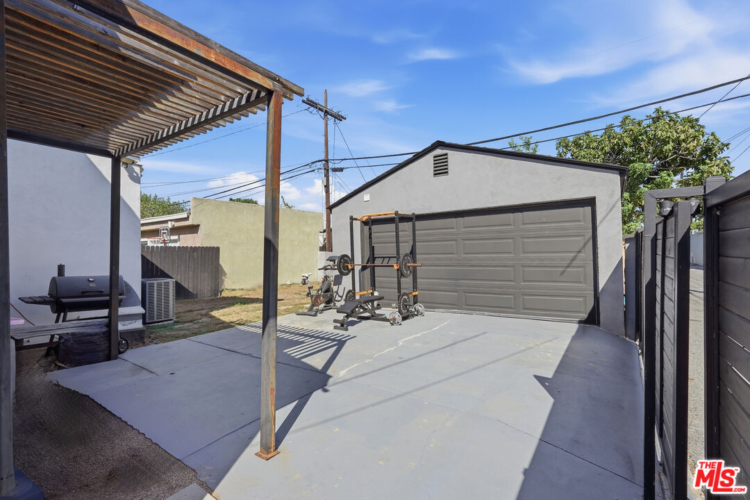 3050 Chesapeake Ave