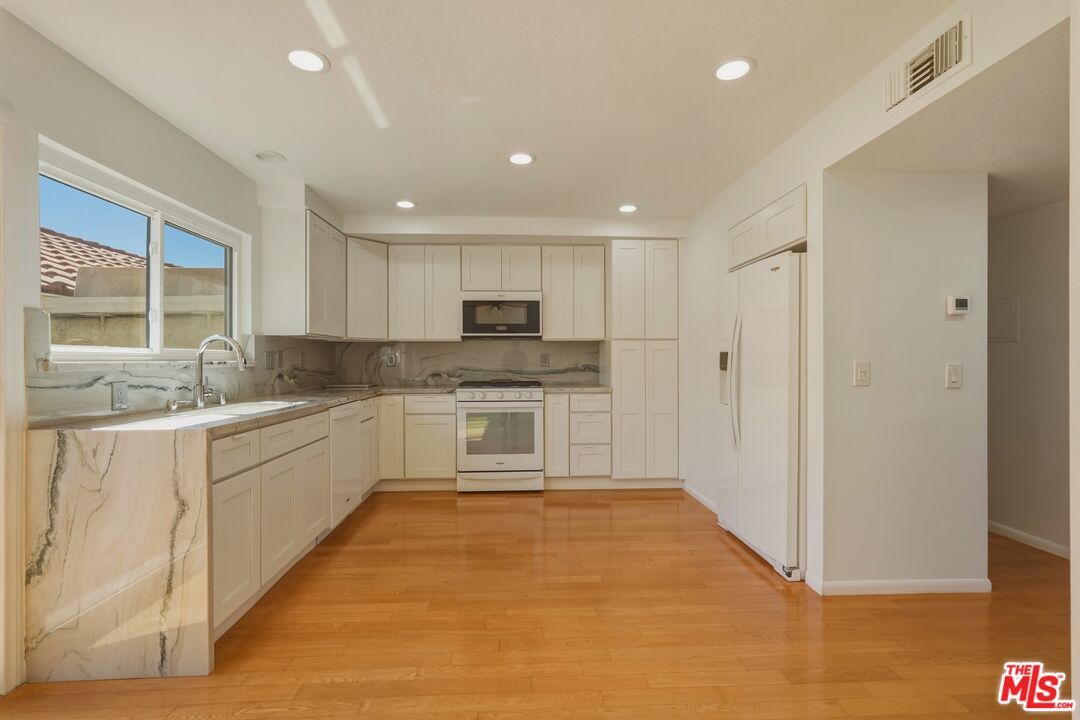6845 Valley Circle Blvd Unit: 22