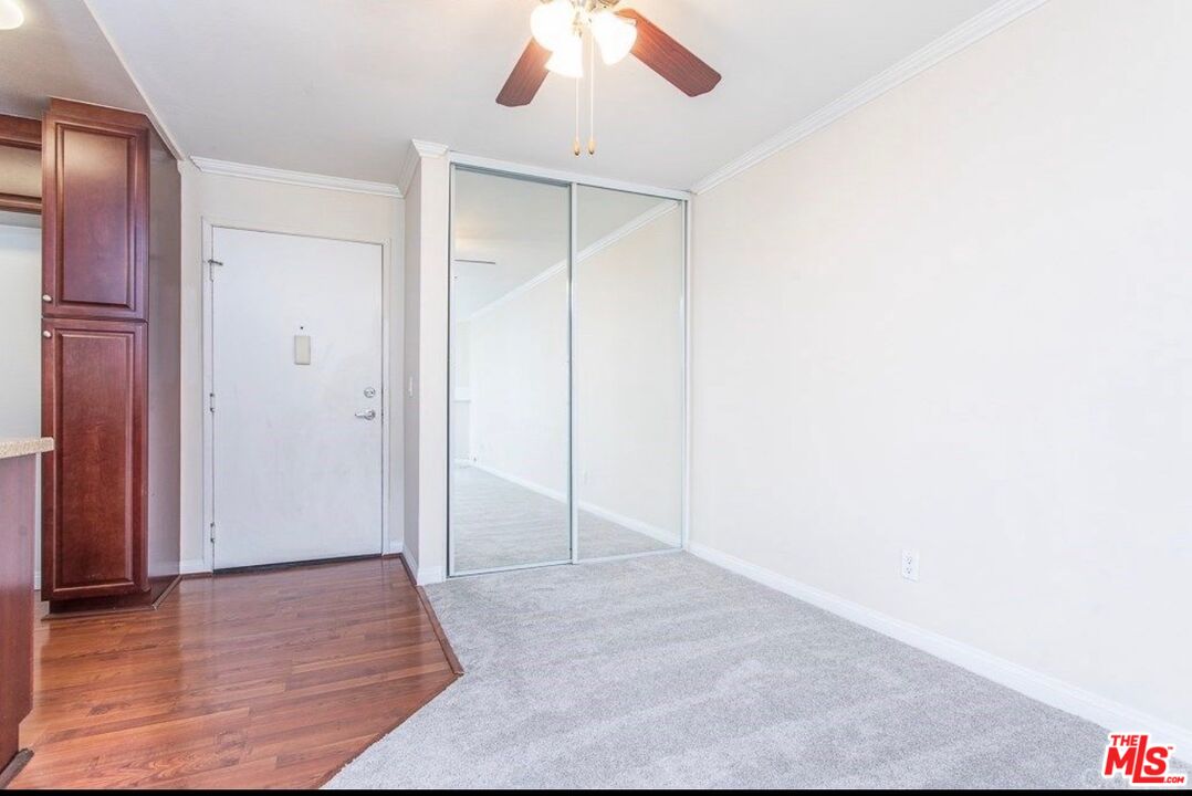 5530 Owensmouth Ave Unit: 219