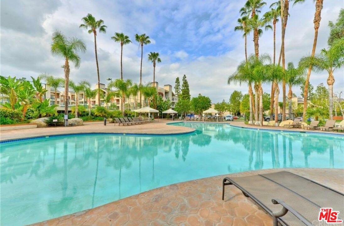 5530 Owensmouth Ave Unit: 219