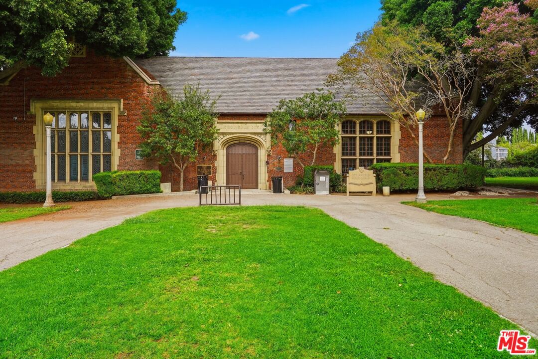 860 S Mullen Ave