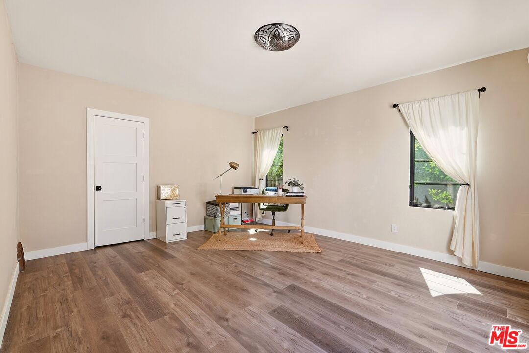 860 S Mullen Ave