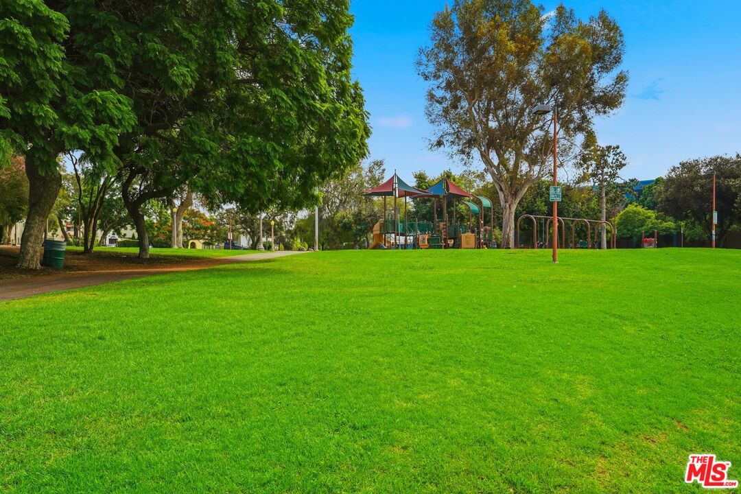860 S Mullen Ave