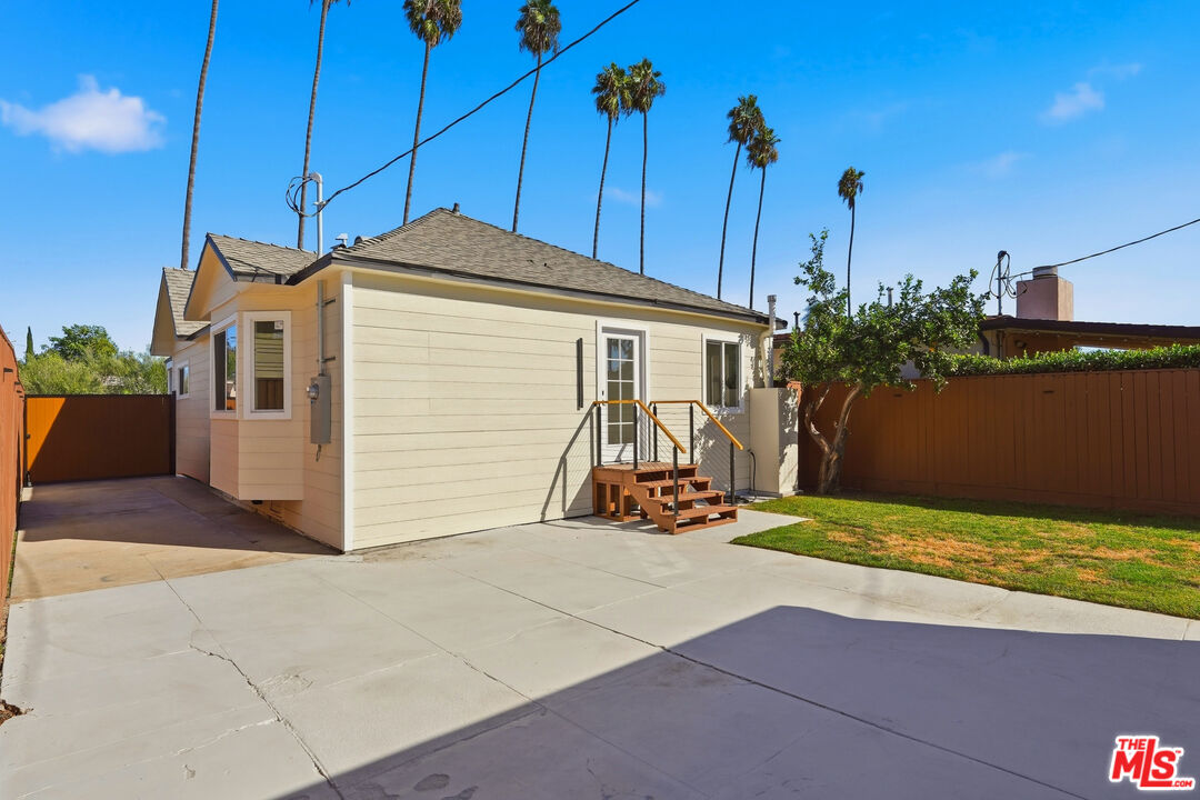 3667 Cimarron St