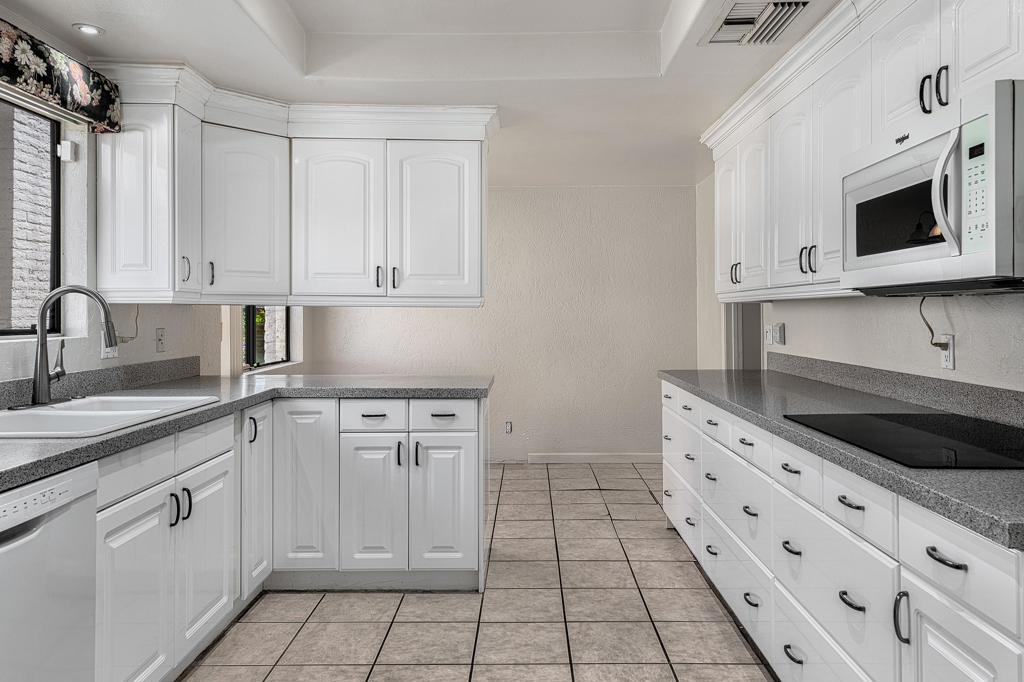 37710 Los Cocos Drive E