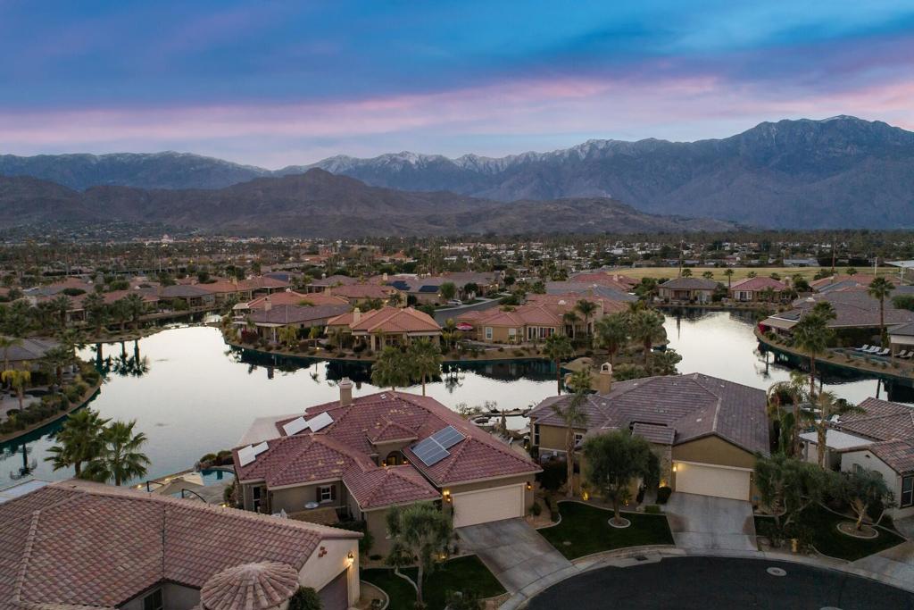 3 Pyramid Lake Court