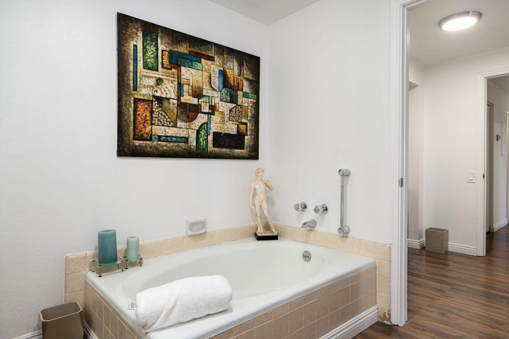 910 Island Drive 107