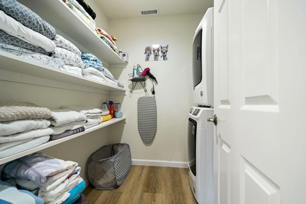 54385 Avenida Herrera