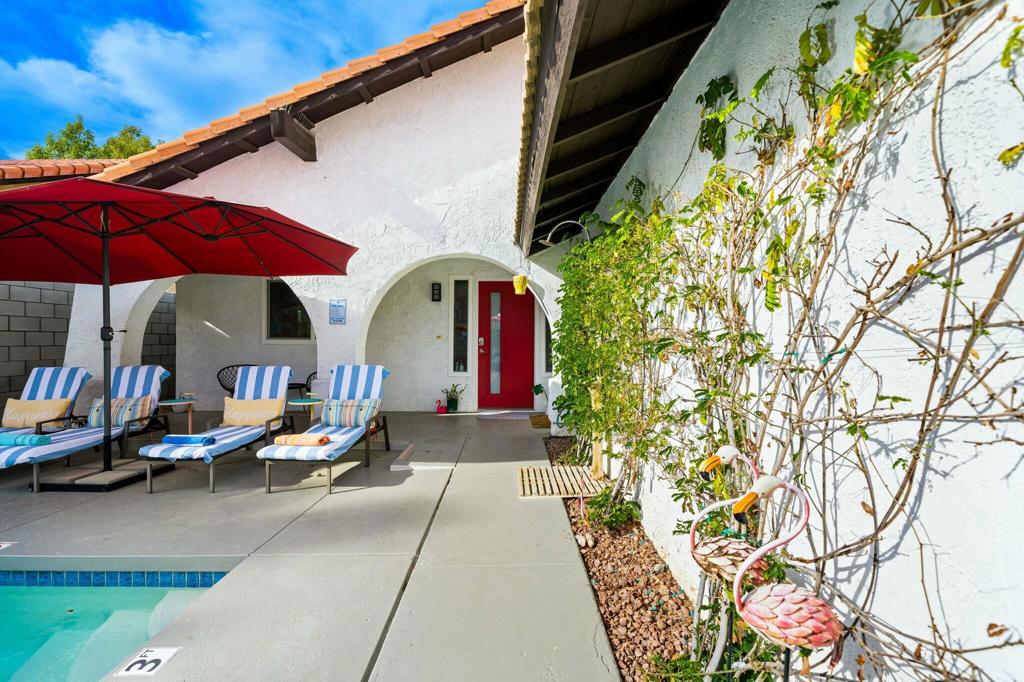 54385 Avenida Herrera