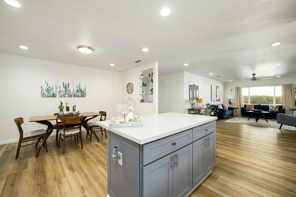 54385 Avenida Herrera