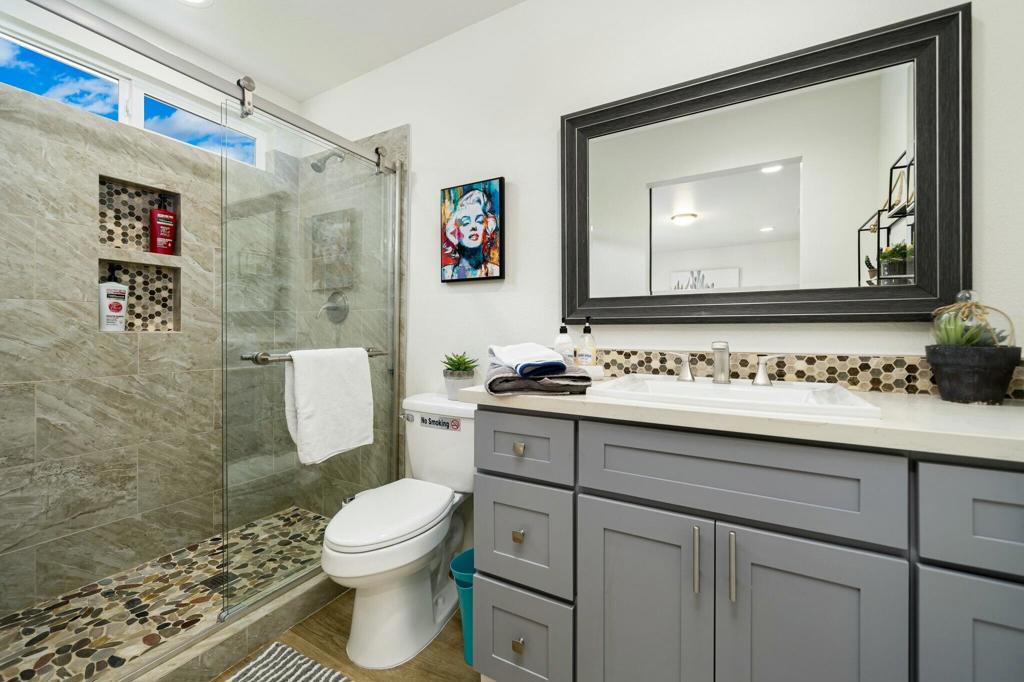 54385 Avenida Herrera