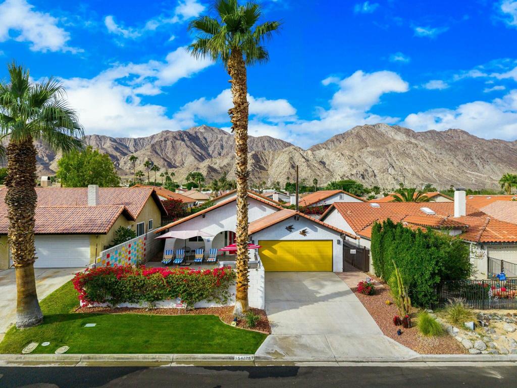 54385 Avenida Herrera