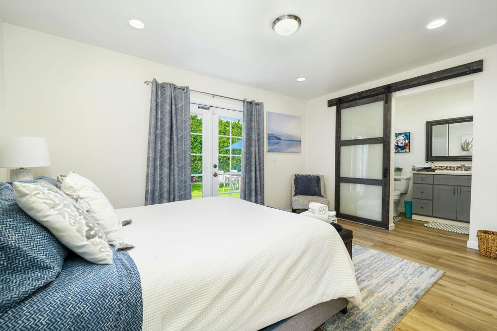 54385 Avenida Herrera