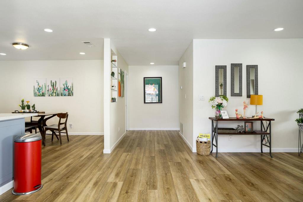 54385 Avenida Herrera