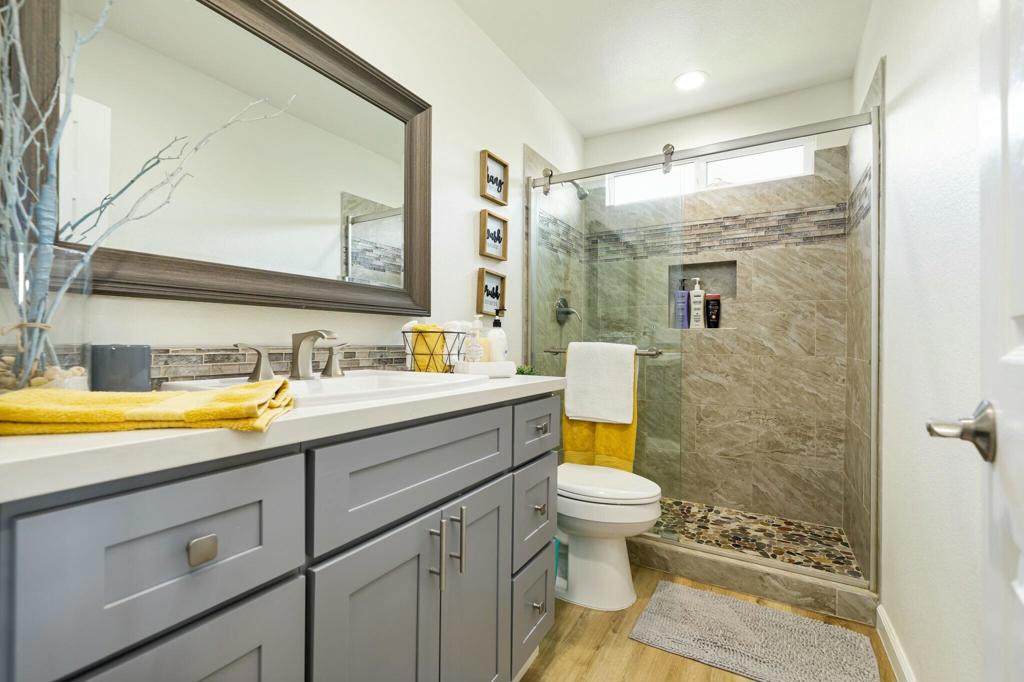 54385 Avenida Herrera