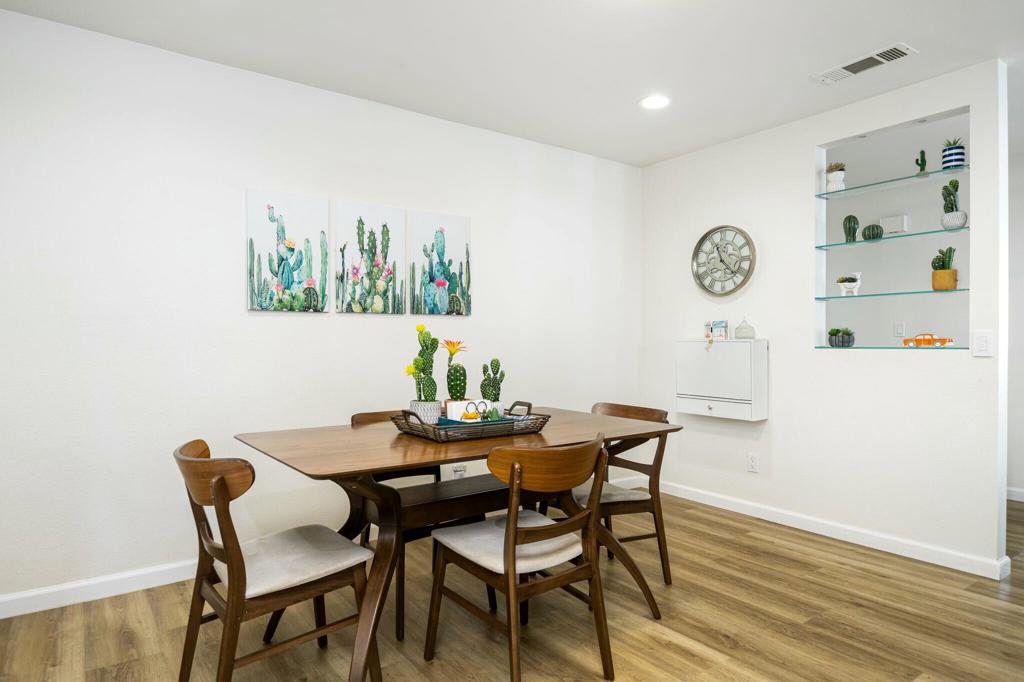 54385 Avenida Herrera