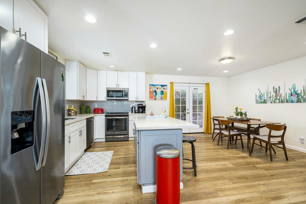 54385 Avenida Herrera