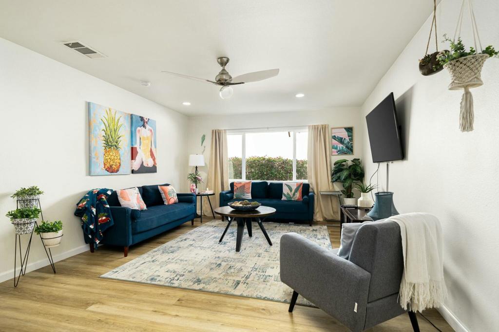 54385 Avenida Herrera