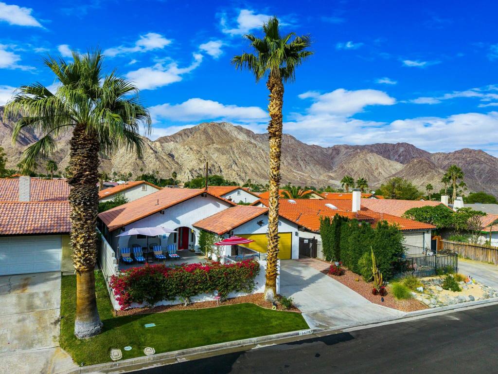 54385 Avenida Herrera