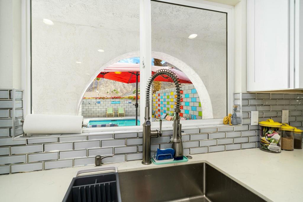 54385 Avenida Herrera