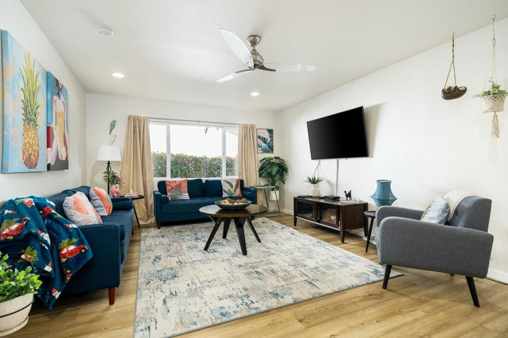 54385 Avenida Herrera